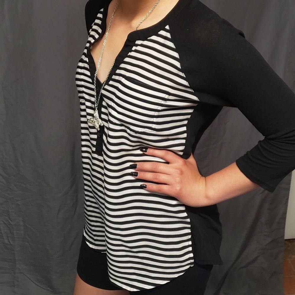 3/4" Sleeve Blk & Wht stripped Top
